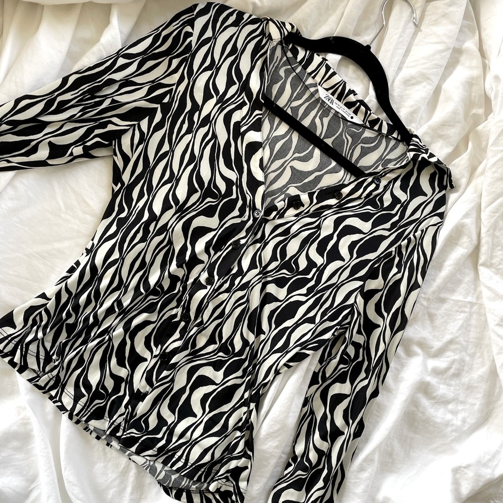 Zara black and white button down blouse shirt. Crop